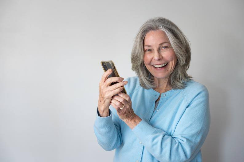 Member holding cell phone